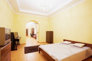 Квартира посуточно по пл. Д.Галицкого, 4