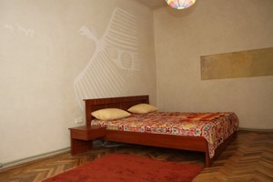 Квартира подобово по пл. Ринок, 29