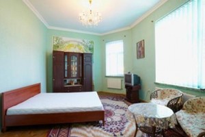 Квартира посуточно по ул. Академика Люльки, 5