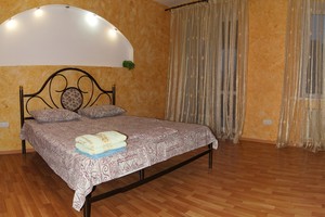 Здам подобово 2-х кімнатну квартиру в центрі Луганська від власника