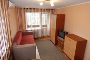 1-комнатнатная посуточно или почасово на Лукьяновке