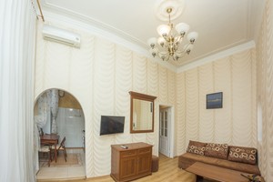 Відмінна квартира подобово біля Міського саду та Дерибасівської