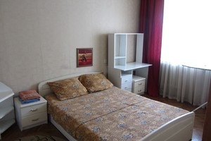 2-комнатная квартира в 2 мин. от станция метро Дворец Украина