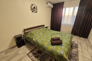 Стильна 1-кімнатна квартира на набережній Дніпра