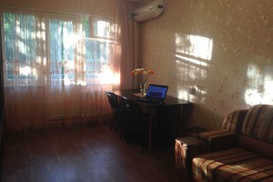 Сдам 2-комнатную квартиру посуточно возле парка Горького