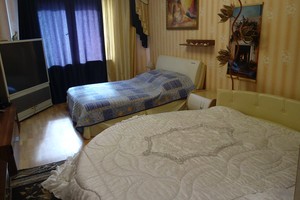 Люкс на 5 спальних місць, Wi-Fi, Троєщина