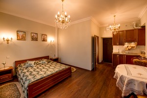 Комфортні апартаменти подобово в центрі Львова
