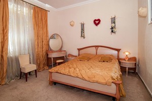 2-комнатная квартира посуточно в центре Харькова, метро Пушкинская