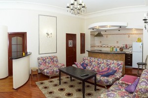 Аренда 3-комнатной квартиры посуточно в центре Одессы
