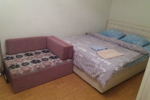 Недорого квартира подобово в Києві для 3-х осіб, поруч метро