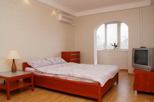 Однокімнатна квартира на лівому березі Києва