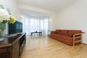 Панорамна 1 кімнатна квартира біля метро Мінська подобово