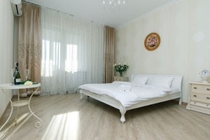4-кімнатні апартаменти подобово в 100 метрах від метро Мінська