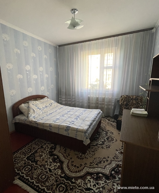 Квартира посуточно по ул. Павла Глазового, 12 (Кривой Рог)