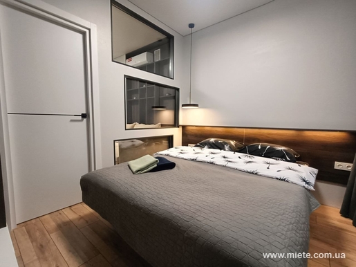 Квартира посуточно по ул. Евгения Чикаленко, 1 (Днепр)