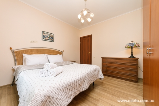 Квартира посуточно по ул. Антоновича, 125 (Киев)