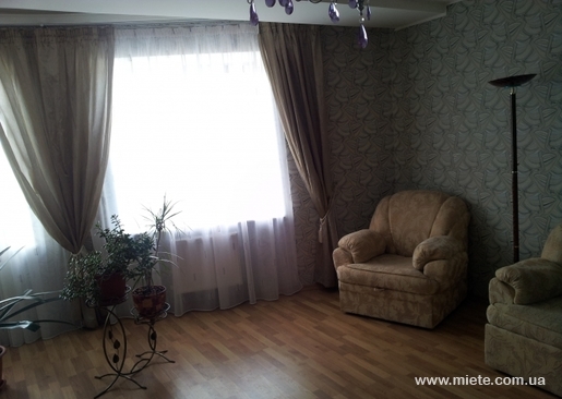 Квартира посуточно по ул. Молодчого, 12 (Чернигов)