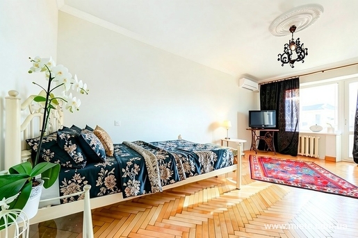 Квартира посуточно по ул. Жилянская, 72 (Киев)