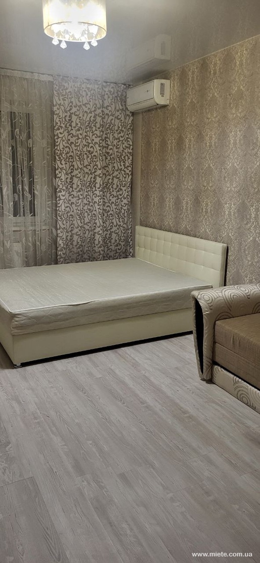 Квартира посуточно по ул. Донца, 2а (Киев)