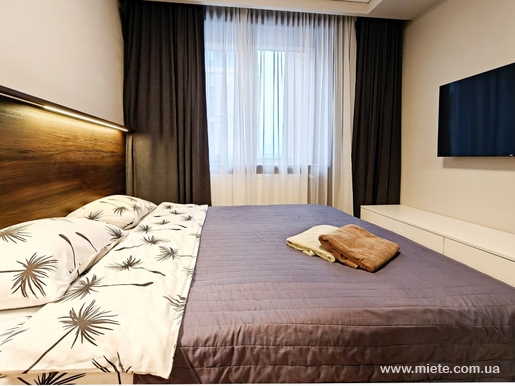 Квартира посуточно по ул. Евгения Чикаленко, 1 (Днепр)