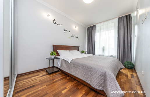 Квартира посуточно по бул. Леси Украинки, 3 (Киев)