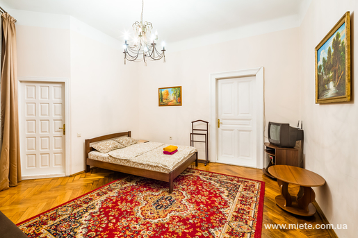 Квартира посуточно по пл. Адама Мицкевича, 6 (Львов)