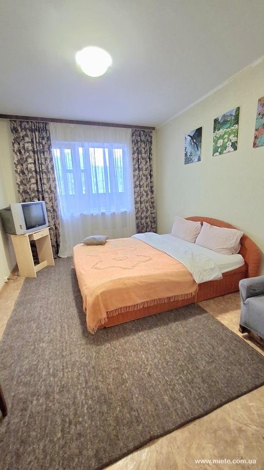 Квартира посуточно по ул. Бориспольская, 34 (Киев)