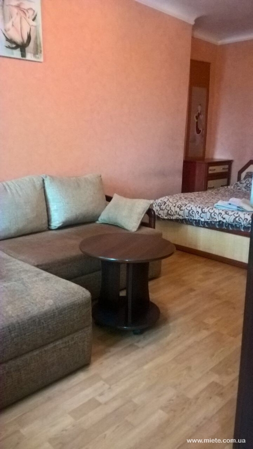 Квартира посуточно по ул. Полтавская, 5 (Киев)