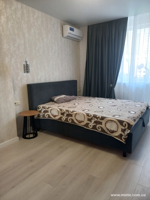 Квартира посуточно по ул. Сахарова, 9 (Одесса)