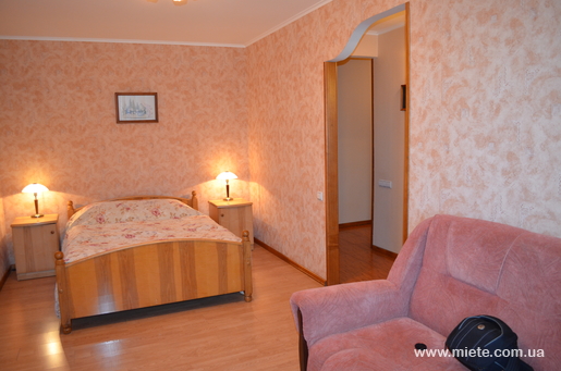 Квартира посуточно по ул. Тарковского, 3 (Кропивницкий)