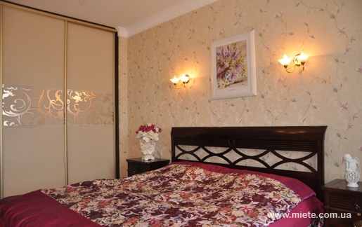 Квартира посуточно по ул. Осенняя, 33 (Киев)