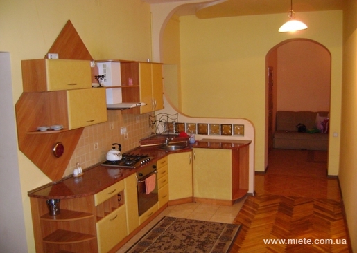 Квартира подобово по вул. Театральна, 24 (Львів)