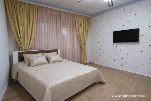 Квартира посуточно по ул. Сичеславская, 11 (Кривой Рог)
