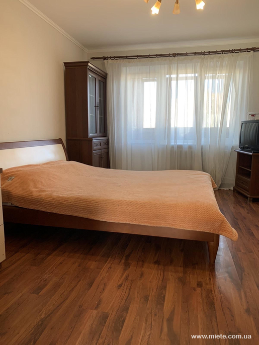 Квартира посуточно по бул. Леси Украинки, 19 (Киев)