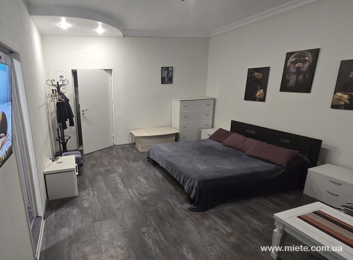 Квартира посуточно по ул. Жаботинского, 4 (Запорожье)