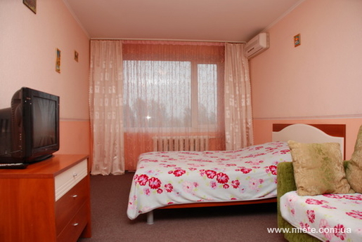 Квартира подобово по вул. Скрипника, 7 (Київ)