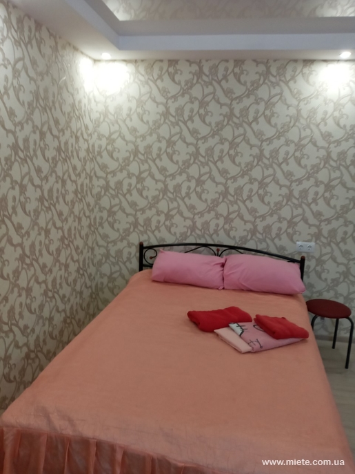 Квартира посуточно по ул. Малышко, 35 (Киев)