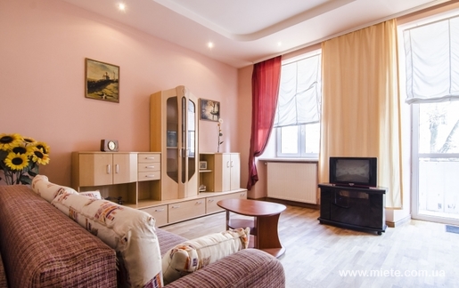 Квартира подобово по пл. Ринок, 27 (Львів)
