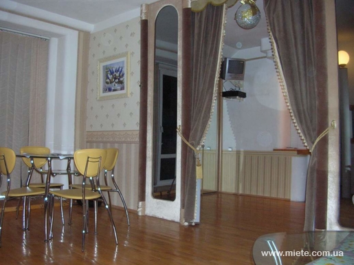 Квартира посуточно по ул. Архитектора Артынова, 55 (Винница)