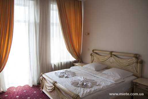 Квартира посуточно по ул. Кудрявская, 5 (Киев)