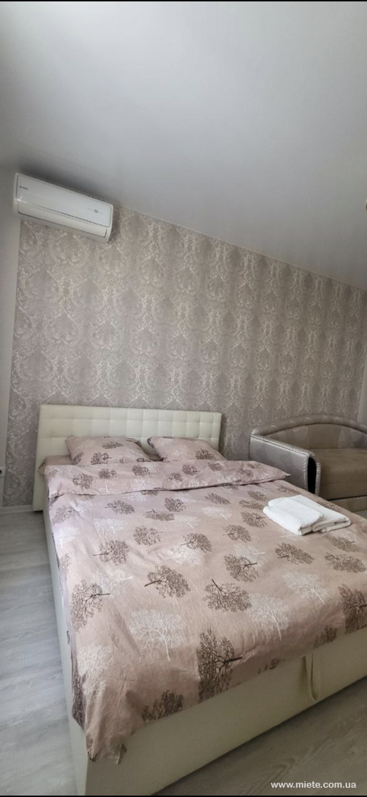 Квартира подобово по вул. Донця, 2а (Київ)