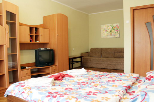 Квартира посуточно по ул. Басейна, 19 (Киев)