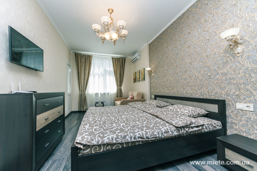 Квартира посуточно по ул. Анны Ахматовой, 22 (Киев)