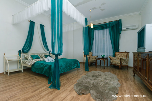 Квартира подобово по вул. Лютеранська, 4 (Київ)