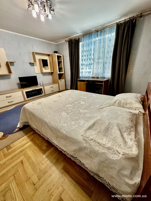 Квартира посуточно по ул. Депутатская, 6 (Киев)