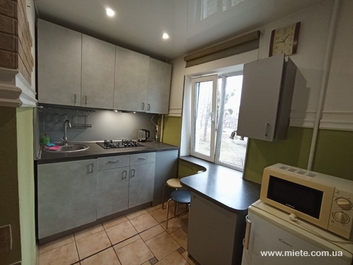 Квартира посуточно по ул. Братиславская, 28 (Киев)