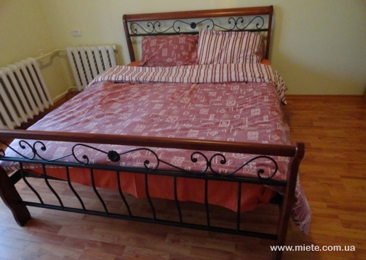 Квартира посуточно по ул. Строителей, 35 (Киев)