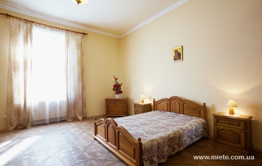 Квартира подобово по вул. Григоровича, 5 (Львів)
