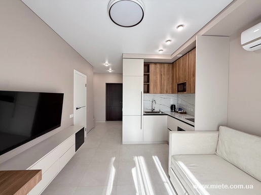 Квартира посуточно по ул. Евгения Чикаленко, 1 (Днепр)