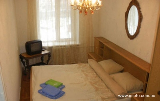 Квартира посуточно по ул. Алмазова,  4 (Киев)